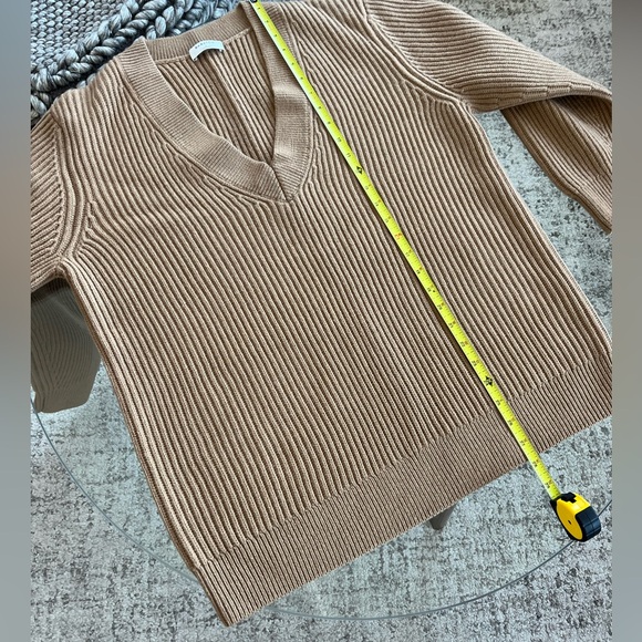 Aritzia Babaton Roger Merino Wool Camel Relaxed V-neck V-Neck Sweater Size S - Picture 12 of 17